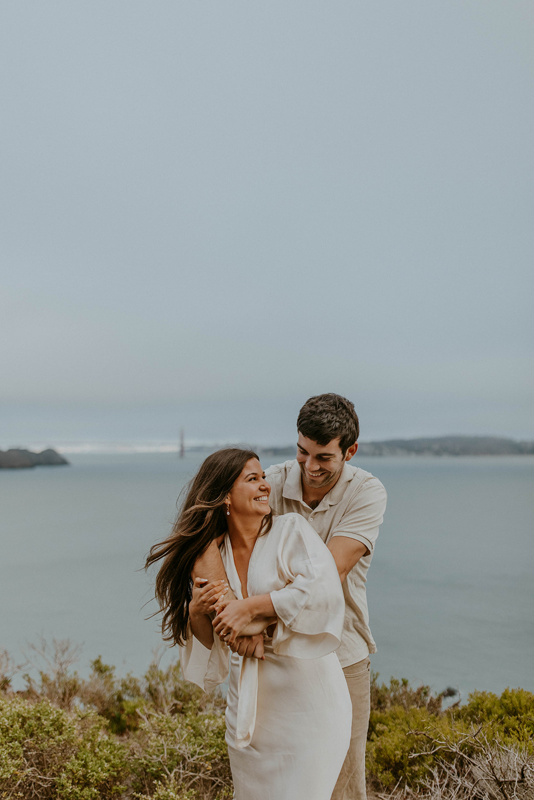 winter engagement photos in san francisco, california capture right on the coastline of the pacific ocean. photos taken by Codi Baer Photograpy