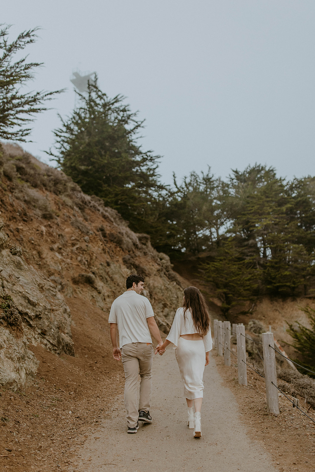 Seaside engagement photos and romantic couples photos. Photo taken by Codi Baer Photography. 