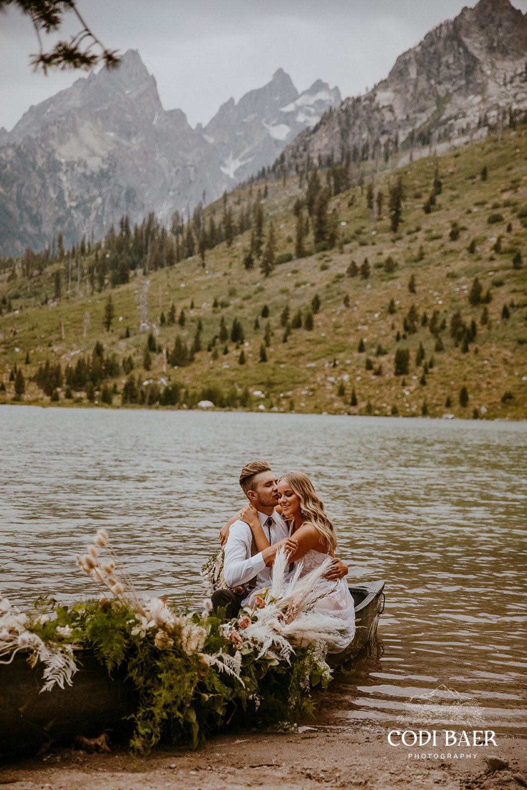 Resort wedding can be adventurous, too. This bride and groom took advantage of a canoe!